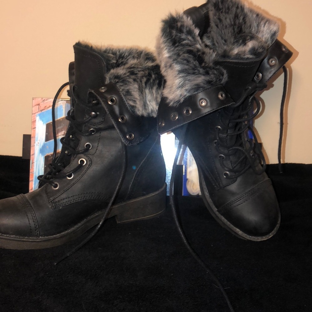 Fuzzy combat boots - Picture 2 of 3